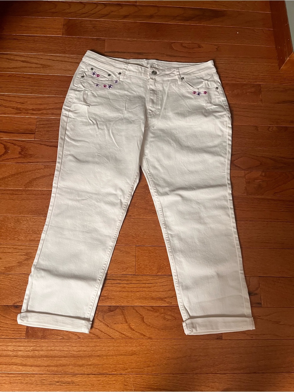 Candace Cameron Bure White Cropped Jeans with Purple Floral Embroidery New